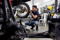Автомобилни гуми Metzeler 120 70 17 - 87475 постижения